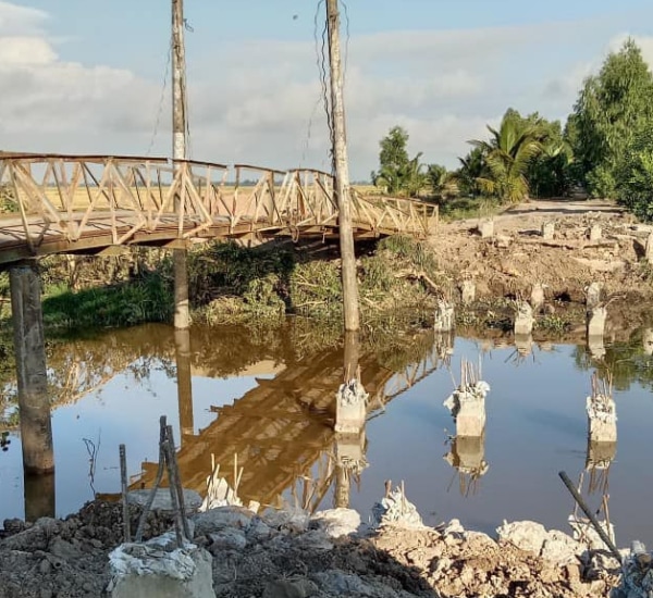 Cùng chung tay hoàn thành cây cầu tại Tri Tôn, An Giang