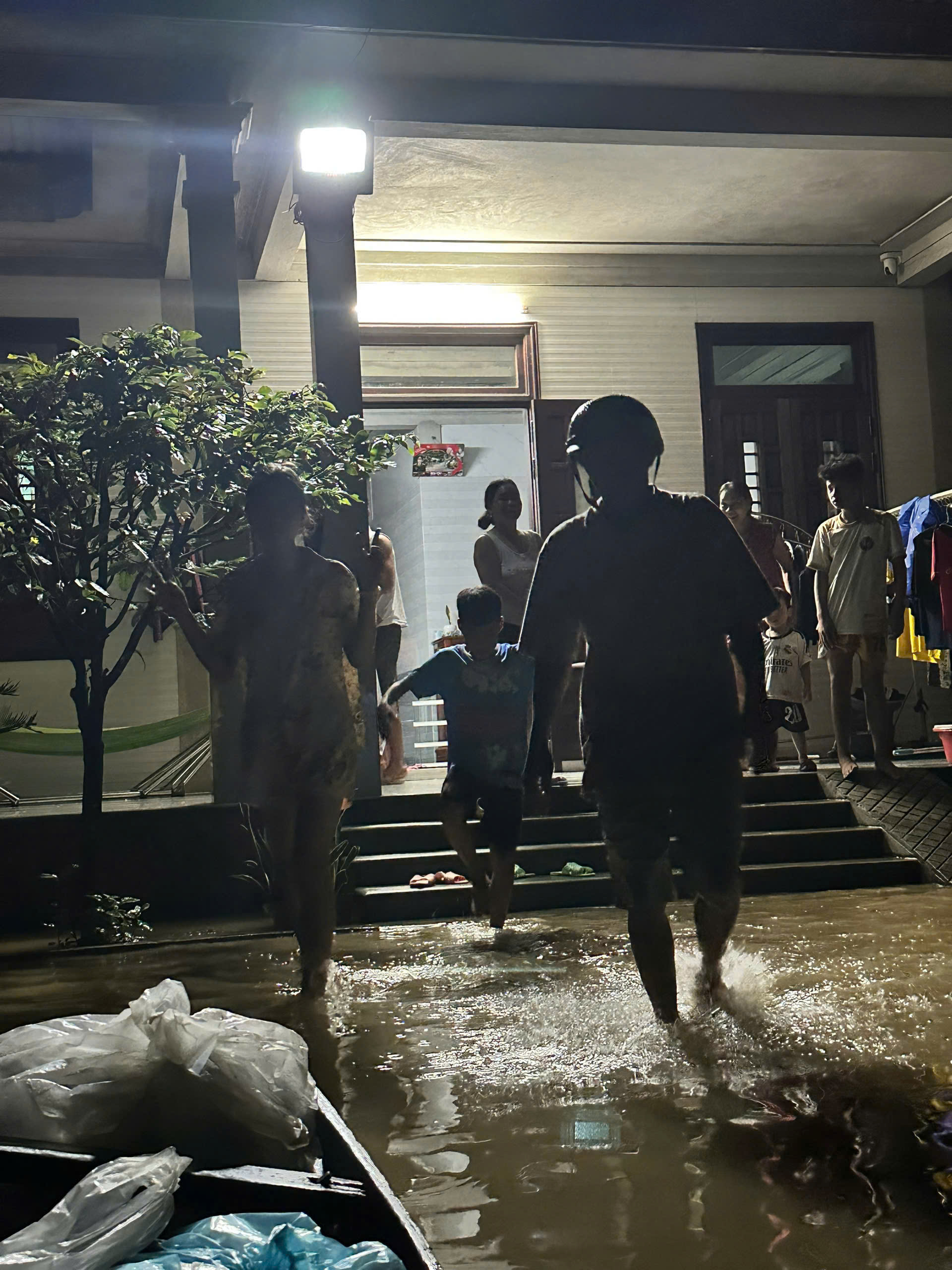 YNA55 HỖ TRỢ ĐỒNG BÀO BÃO LŨ KHẨN CẤP