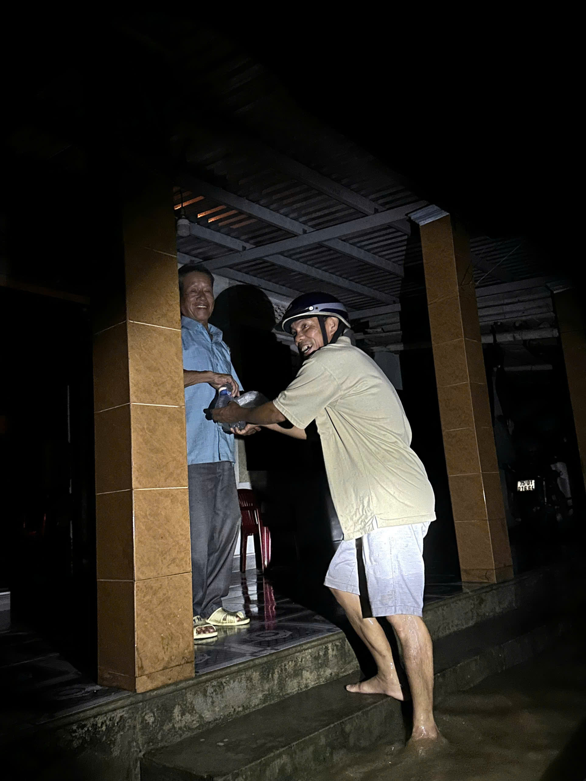 YNA55 HỖ TRỢ ĐỒNG BÀO BÃO LŨ KHẨN CẤP