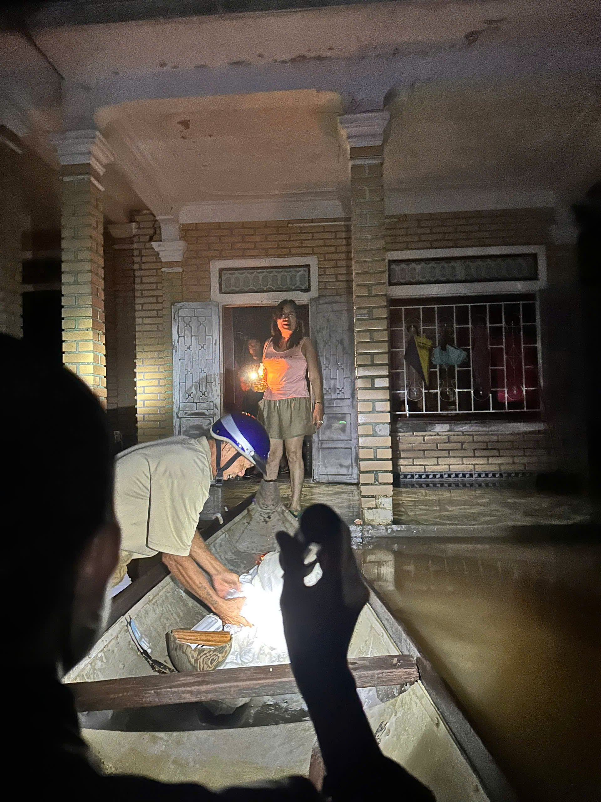 YNA55 HỖ TRỢ ĐỒNG BÀO BÃO LŨ KHẨN CẤP