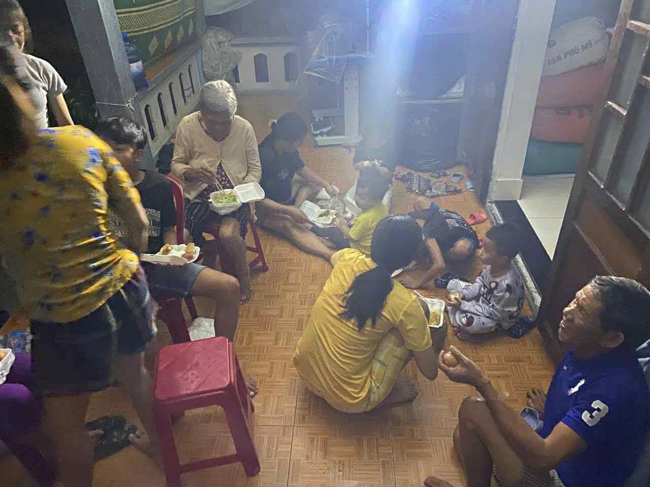 YNA55 HỖ TRỢ ĐỒNG BÀO BÃO LŨ KHẨN CẤP