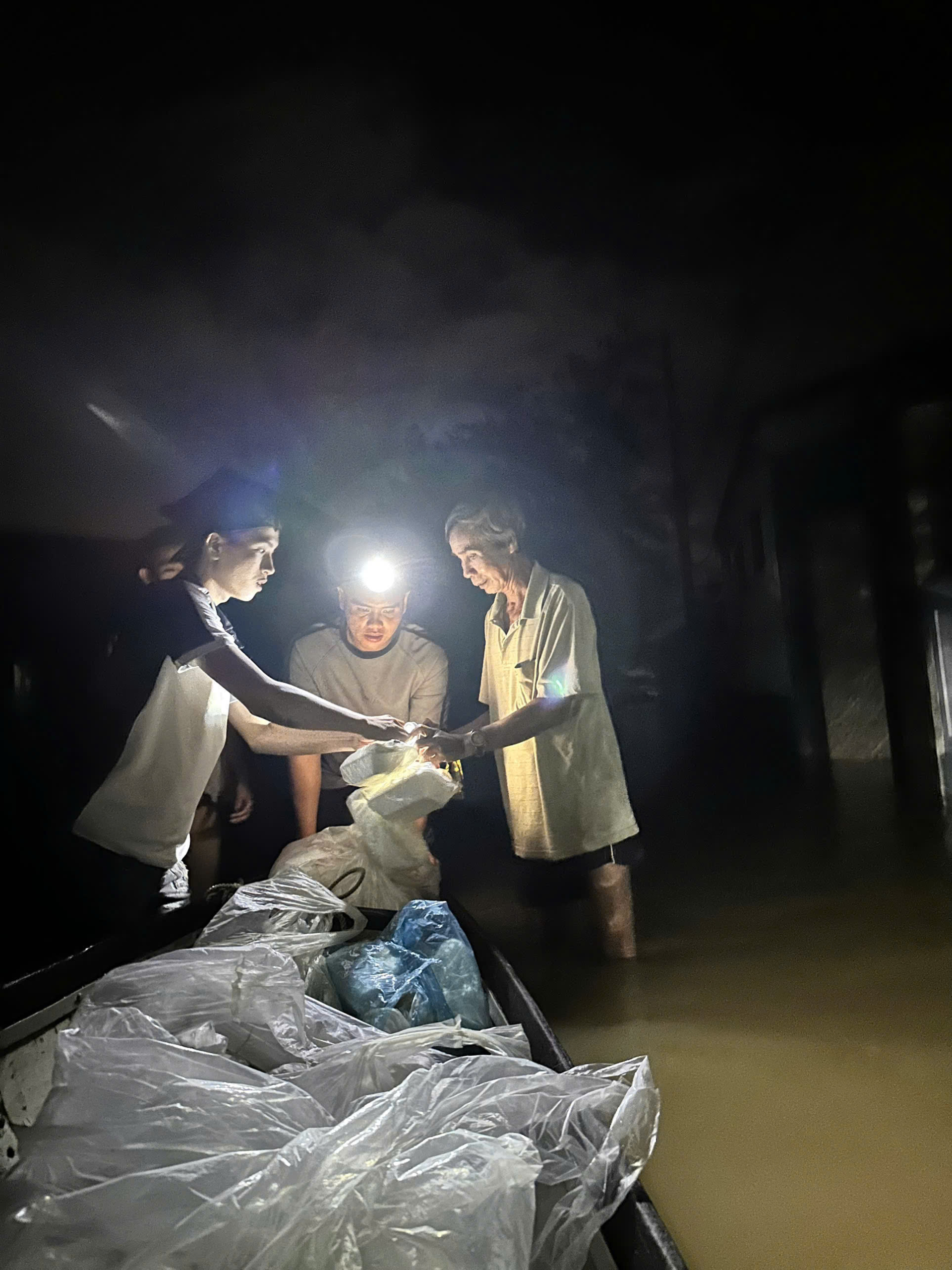 YNA55 HỖ TRỢ ĐỒNG BÀO BÃO LŨ KHẨN CẤP