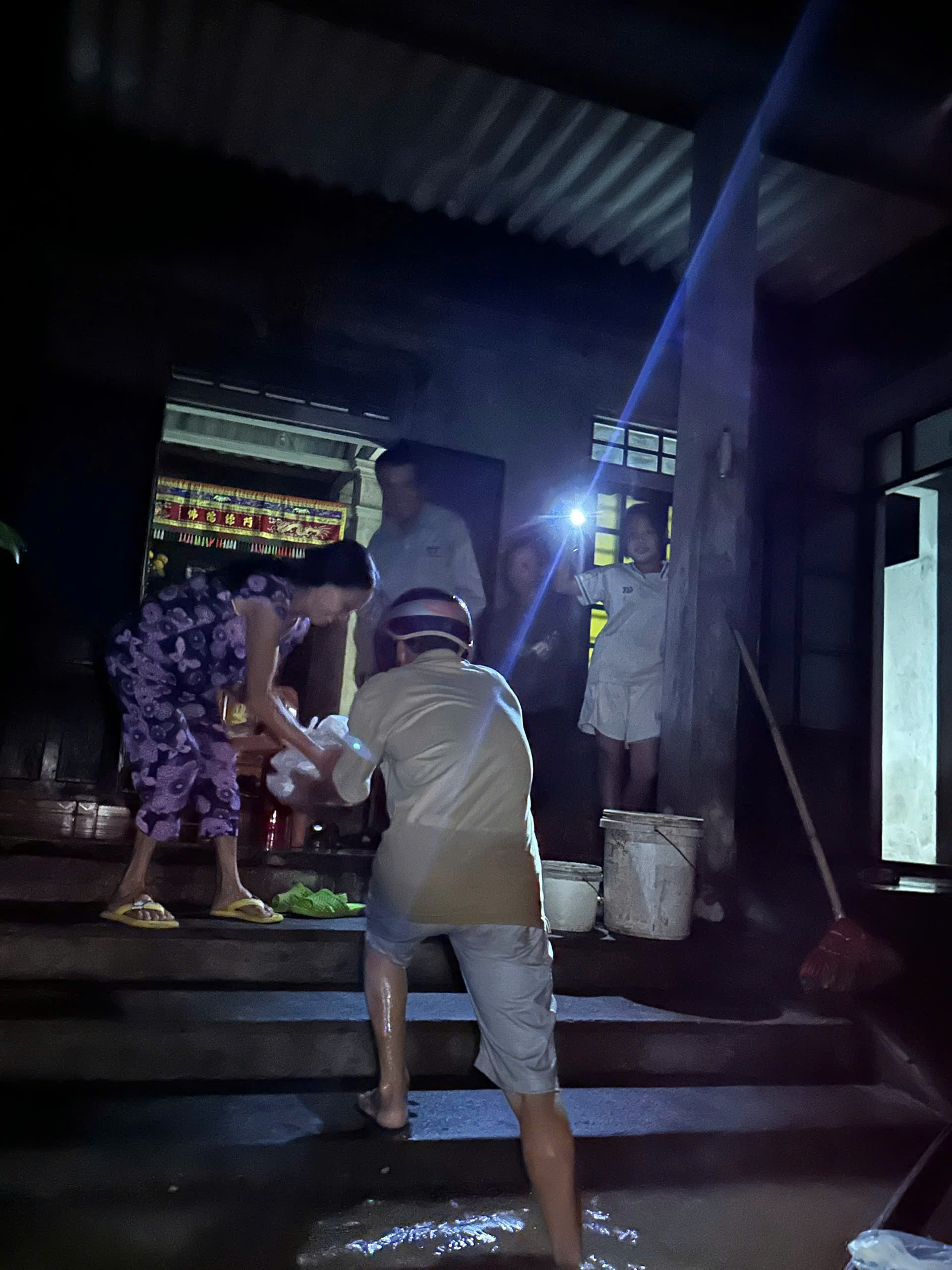 YNA55 HỖ TRỢ ĐỒNG BÀO BÃO LŨ KHẨN CẤP