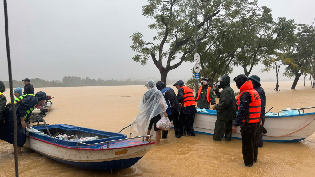 YNA56 HỖ TRỢ ĐỒNG BÀO BÃO LŨ KHẨN CẤP
