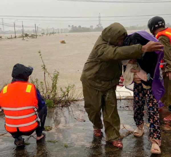 YNA59 HƯỚNG VỀ PHÚ YÊN, ĐĂKLĂK – HỖ TRỢ CHĂN MỀN MANG HƠI ẤM ĐẾN BÀ CON VÙNG LŨ